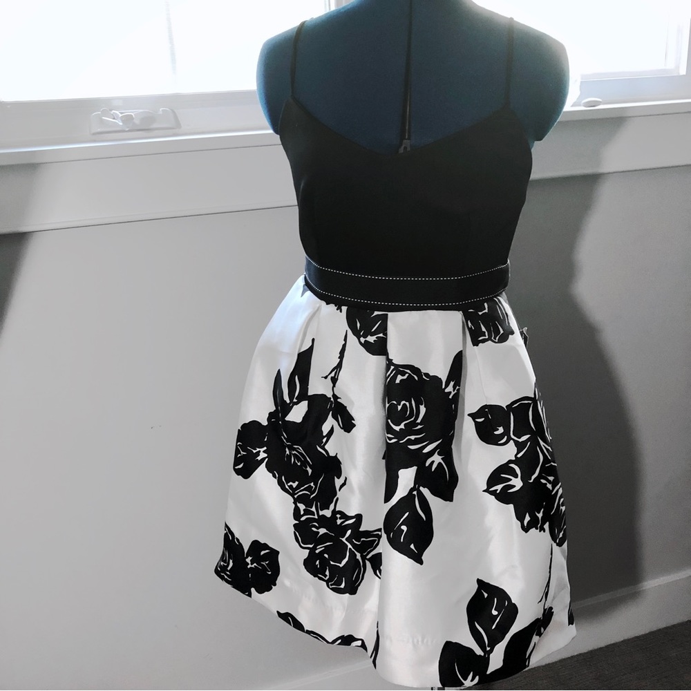 NWT! Teeze Me Black and White Floral Flare Dress with HiLow Hem: Sz 7 Jr